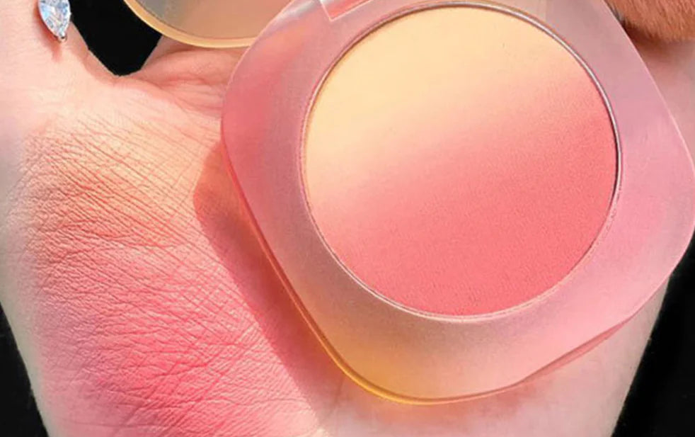Three-Color Gradient Blush for Natural Makeup Look