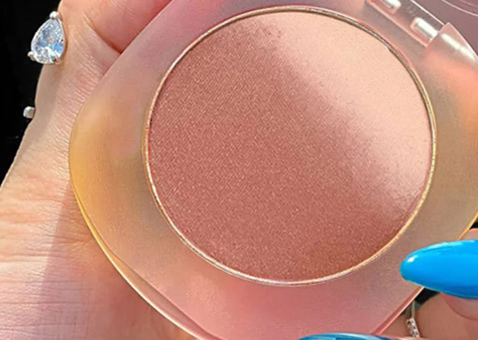 Three-Color Gradient Blush for Natural Makeup Look